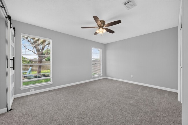Building Photo - 2450 Long Reach Dr