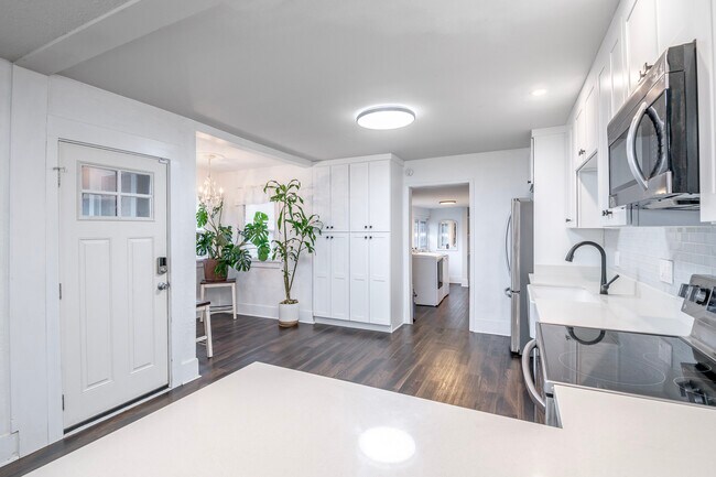 Building Photo - 117 Mosman Ave SW