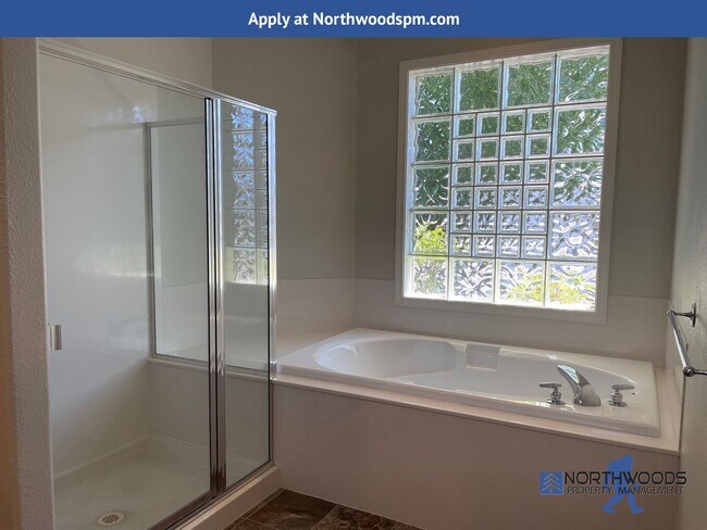 Building Photo - Beautiful 3 Bedroom 2 Bath Home Landscaping Included.