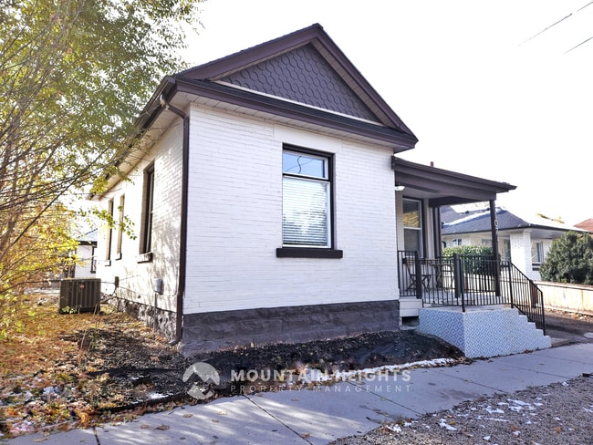 Building Photo - 1074 E Kensington Ave