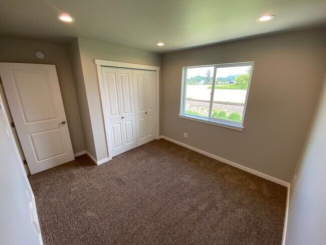 Building Photo - 1418 Nooksack Rd