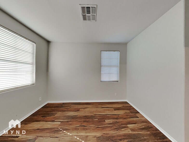 Building Photo - 1409 N 81st Dr