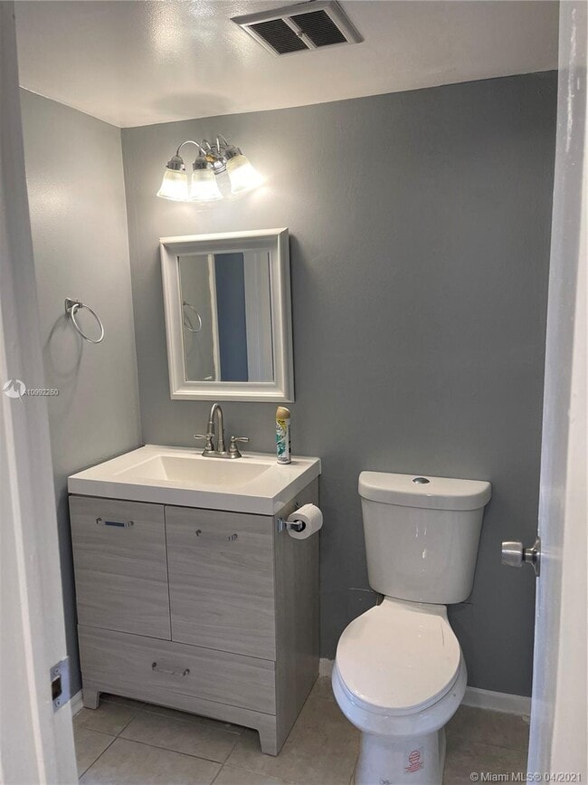 Building Photo - 16465 NE 22nd Ave