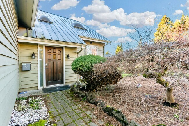 Building Photo - Spacious Tacoma Home for Rent – Available Now!