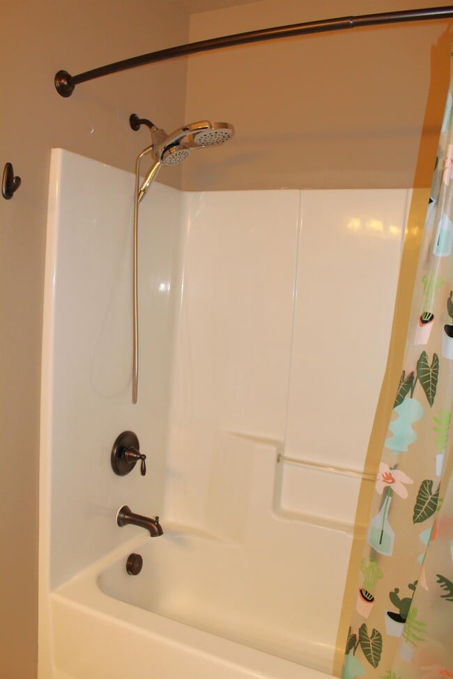 Building Photo - 2244 Kingswood Dr