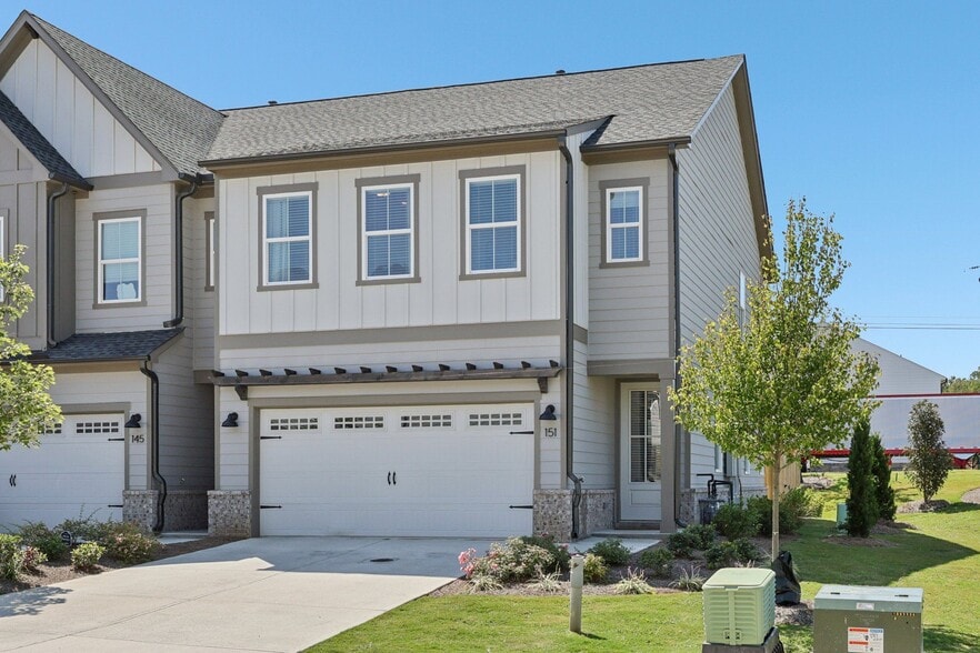 Primary Photo - Foxgrove on Castleberry