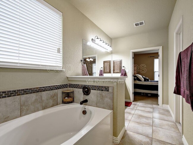 Building Photo - 1435 Sparrow Song