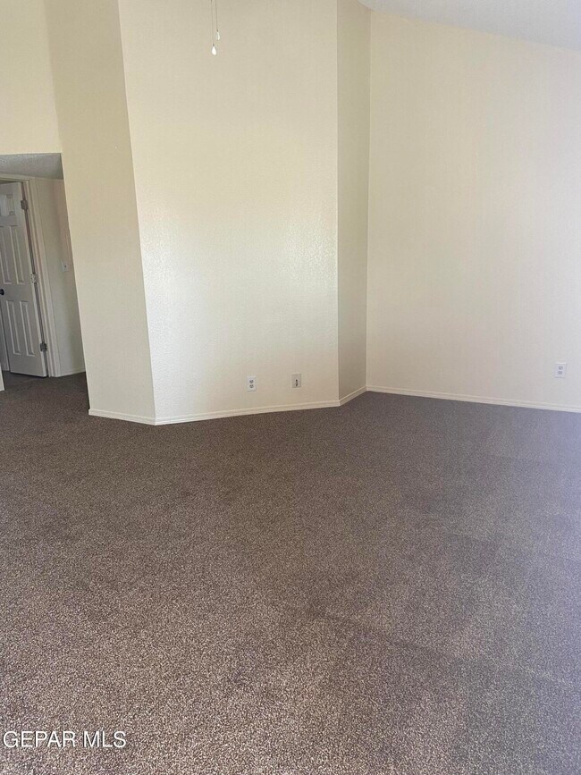 Building Photo - 591 Bartlett Dr