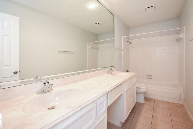 Building Photo - 14418 Royal Hill Dr