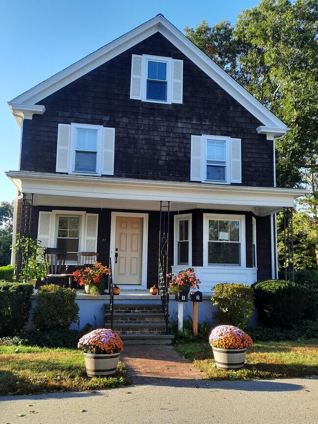 Main entrance - 27 Commonwealth Ave