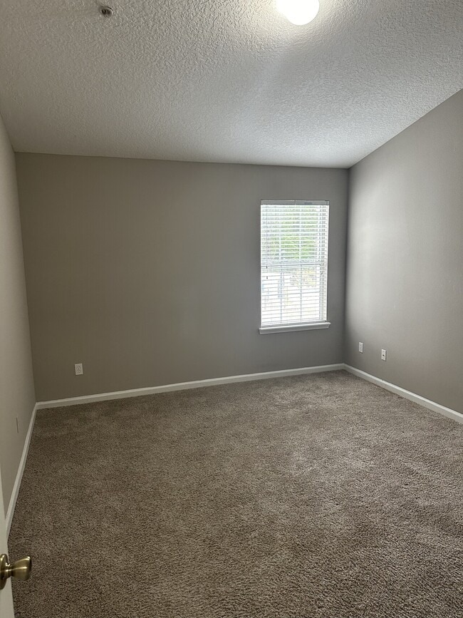 Building Photo - 575 Oakleaf Plantation Pkwy #615