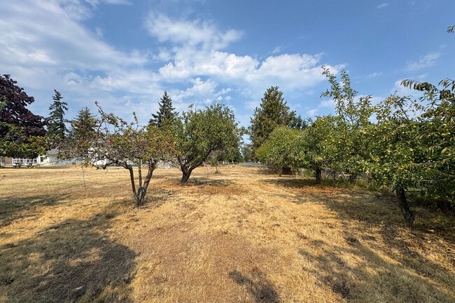 Building Photo - Large Home on Large Lot in Sequim