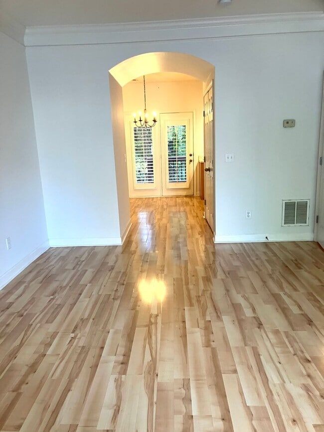 Building Photo - Holiday PRICE DROP! Corner lot townhome near Percy Priest Lake