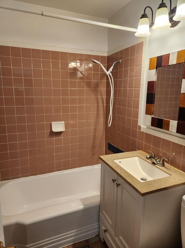 Building Photo - Gorgeous 4 bed/2 Bath home for rent $500 O...