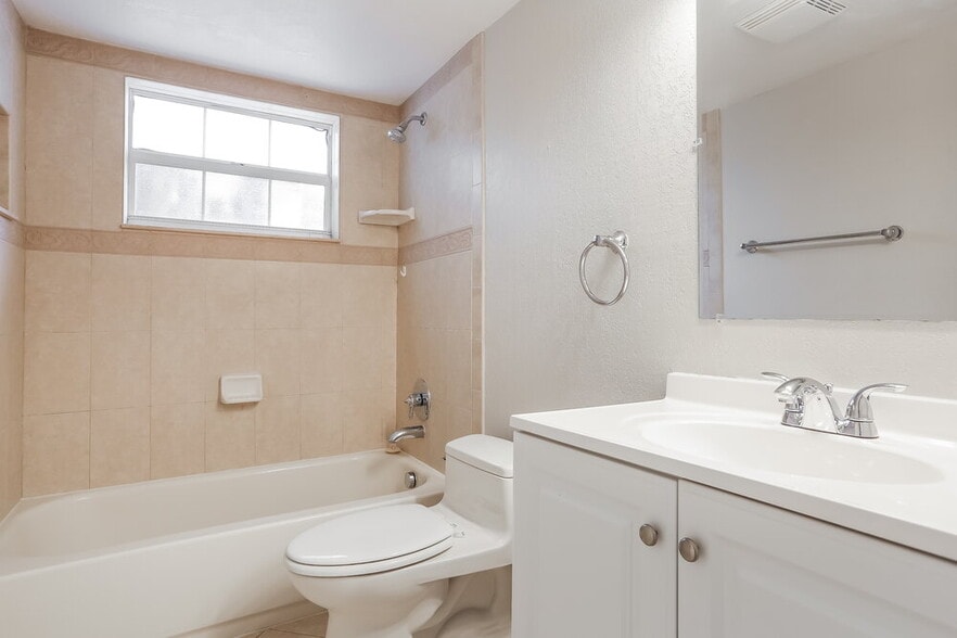 Building Photo - 3291 NW 65th St