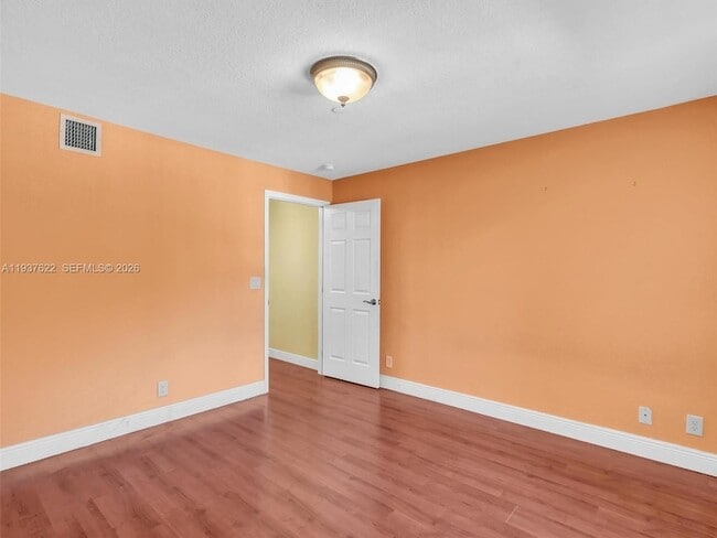 Building Photo - 3878 Tree Top Dr