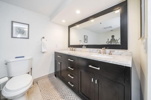 Building Photo - 2480 Presidential Way