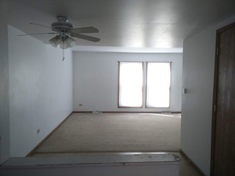 Living room - 1223 Broadway Avenue