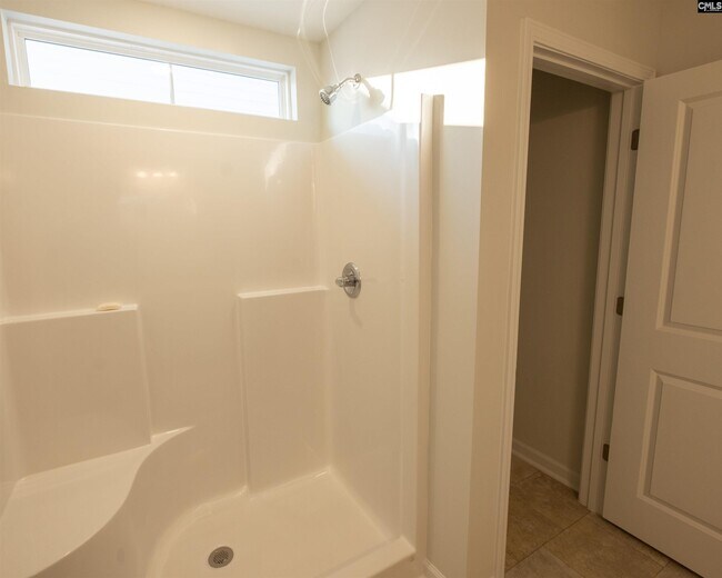 Building Photo - 3024 Hallsdale Dr