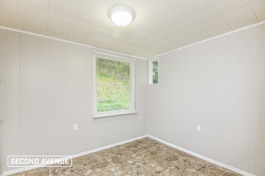 Building Photo - 43 Glenview Ave