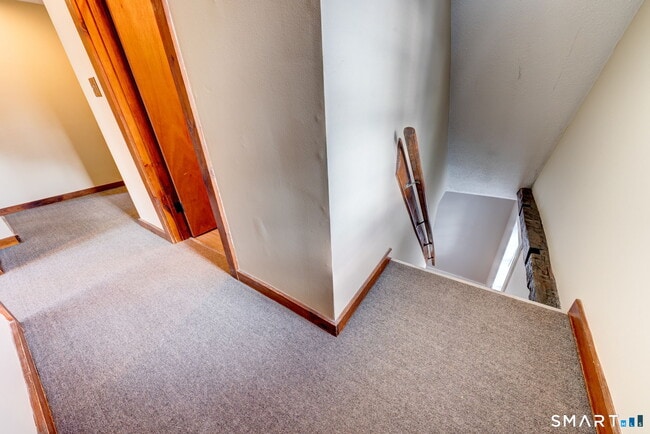 Building Photo - 8 Maple Ave