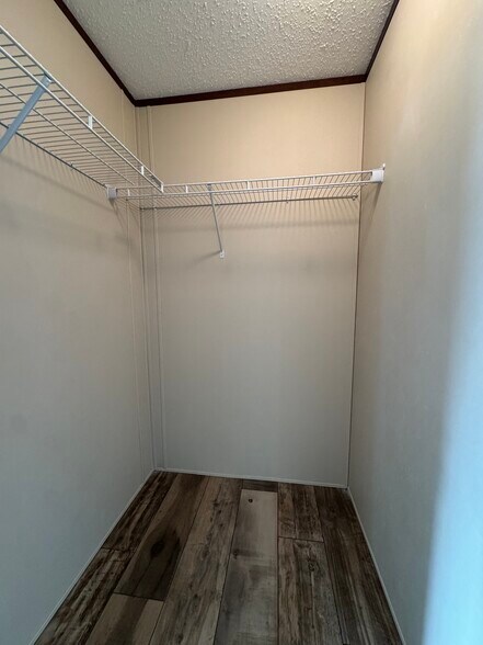 Building Photo - 2372 Maple Dr