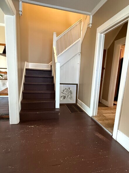 Building Photo - 327 Cascadilla St