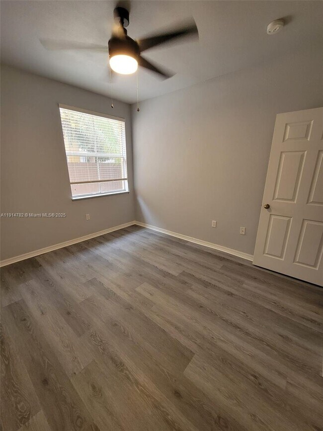 Building Photo - 751 SE 2nd St