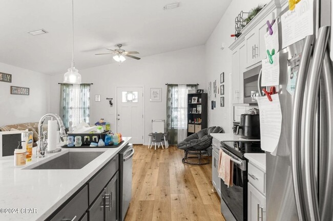 Building Photo - 3 Bedroom, 2 Bathroom, Family Friendly Neighborhood