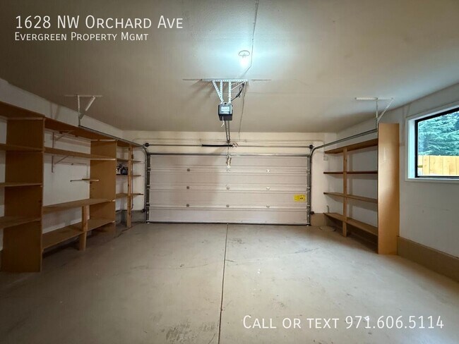 Building Photo - 1628 NW Orchard Ave