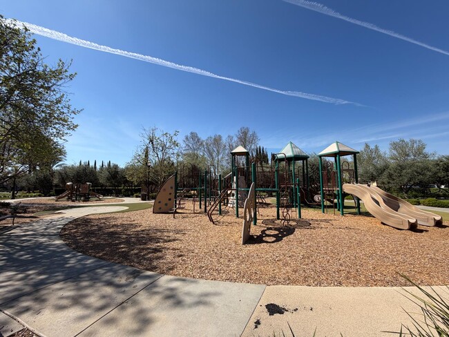 Building Photo - 4279 Heritage Ave