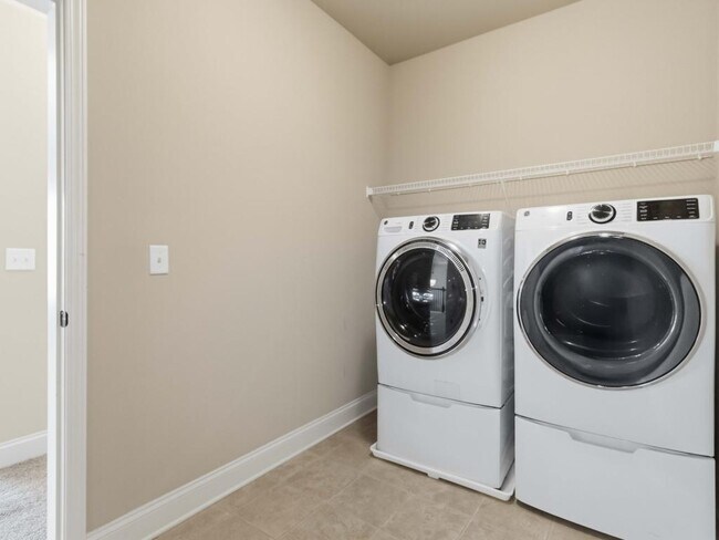 Building Photo - 310 Strasburg Dr