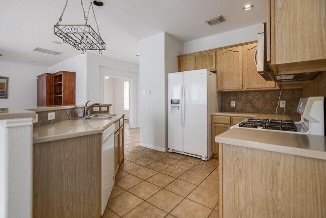 Building Photo - 1612 Sunterro Dr