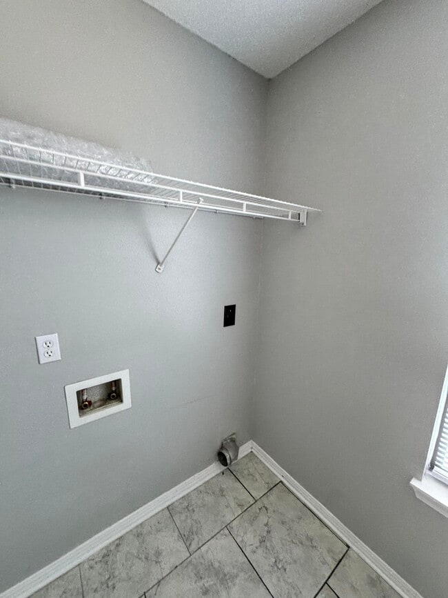 Building Photo - 129 Oak Terrace Dr