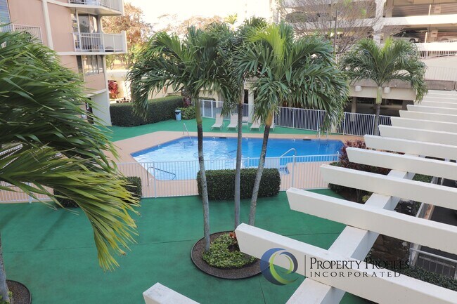 Building Photo - 1 Bedroom 1 Bath unit in The Highlander with 2 Parking - Available June 1st