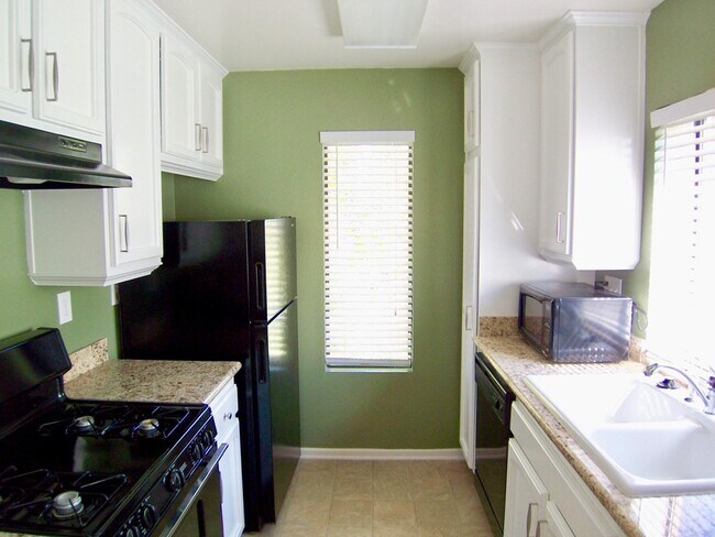 Building Photo - Delightful Upper Unit Mira Mesa Condo Loca...