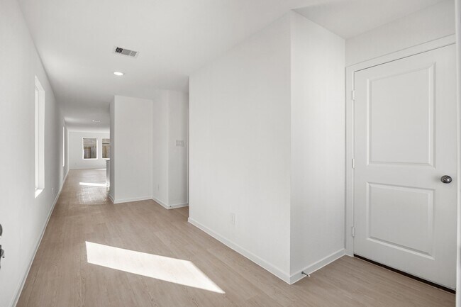 Building Photo - 31433 Moore Rd