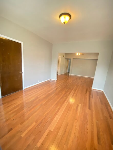 Building Photo - 2232 W Addison St