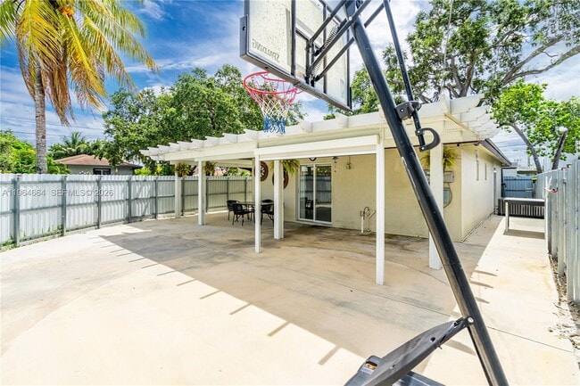 Building Photo - 3175 NW 43rd St