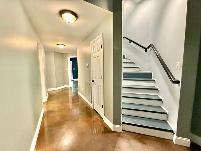 Building Photo - 309 Bullrun Valley Dr