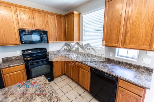 Building Photo - 10013 E Impala Ave