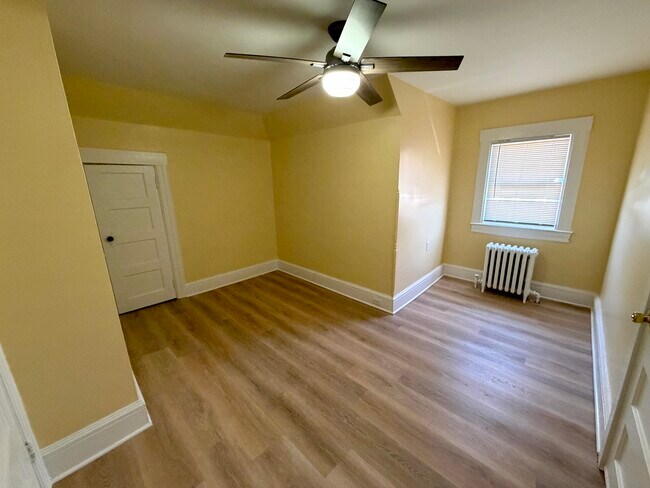 Building Photo - 727 Carlton Ave