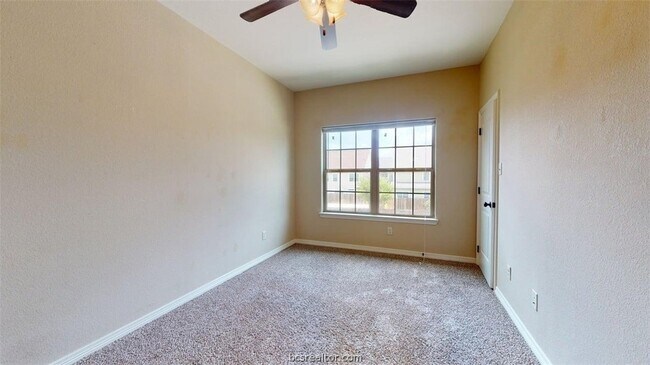 Building Photo - 303 Ash St