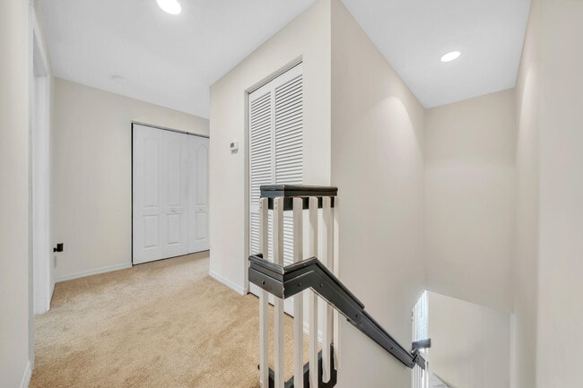Building Photo - 6086 Seminole Gardens Cir