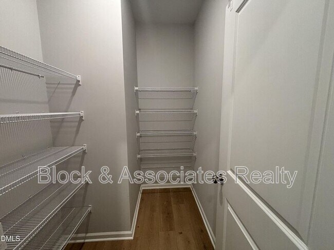 Building Photo - 2105 Goudy Dr