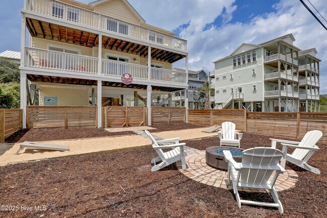 Building Photo - 1401 S Shore Dr