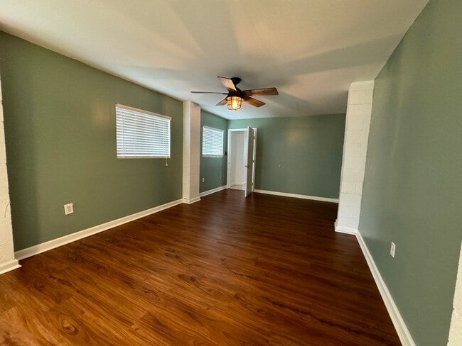 Building Photo - Hauula