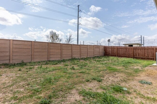 Building Photo - 305 Fairfax Ave