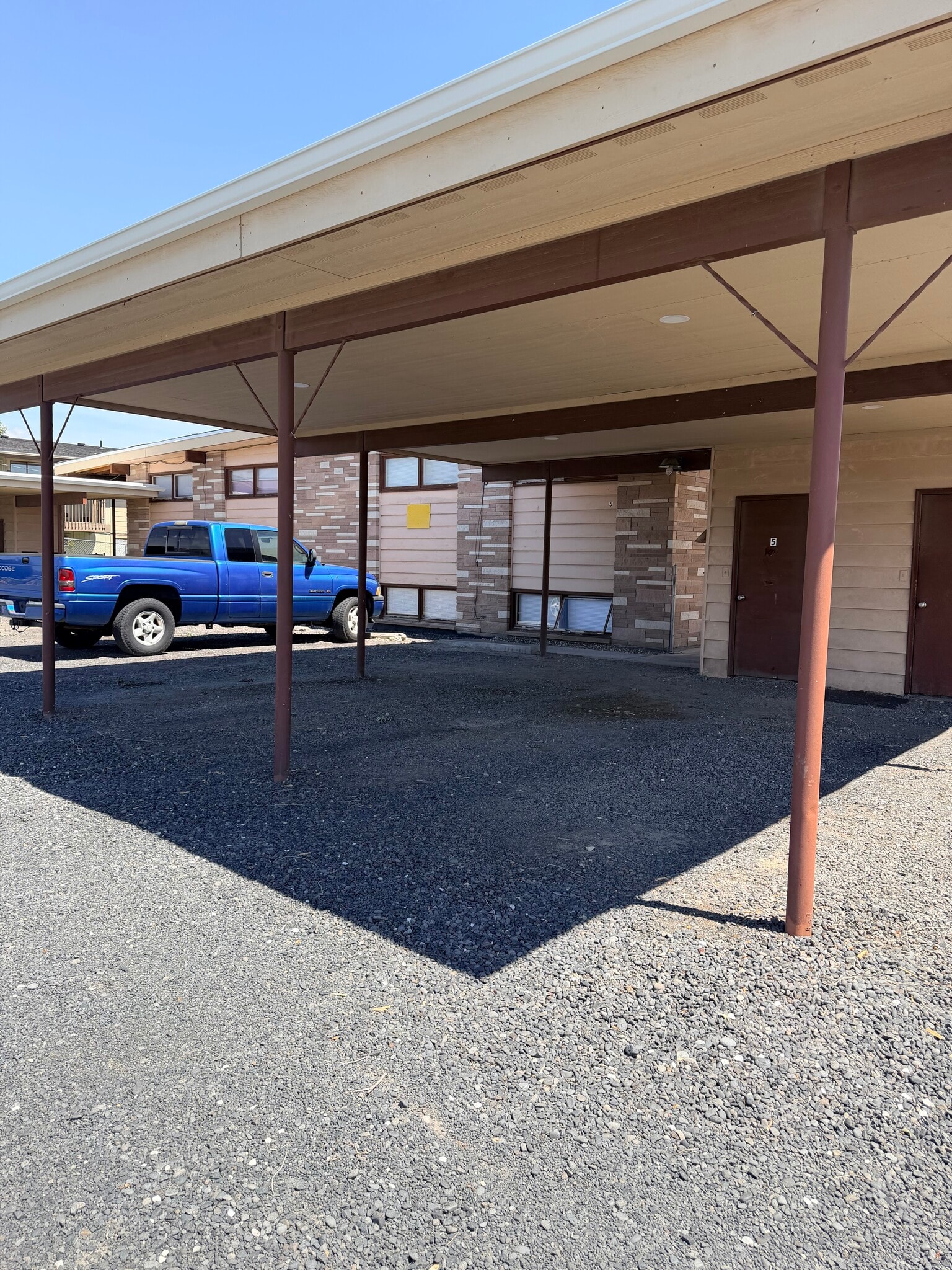 Building Photo - 539 W Crest Dr