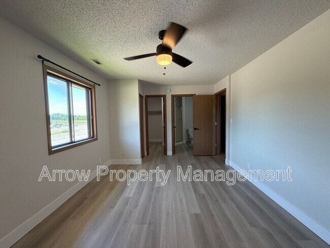 Building Photo - 2350 N 44th St